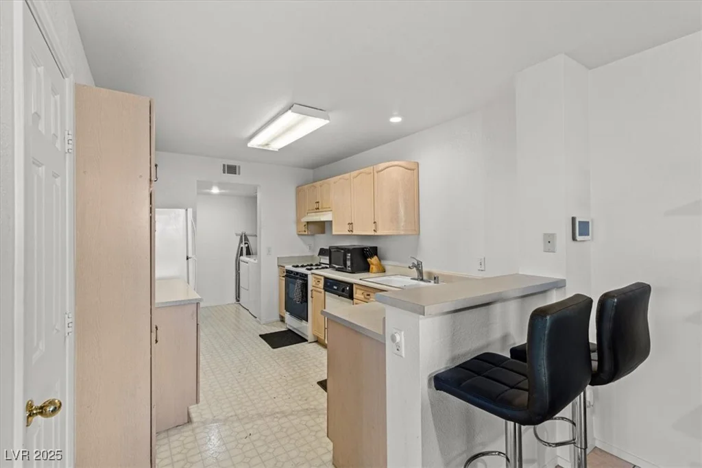 7729 Almeria, Las Vegas, NV 89128