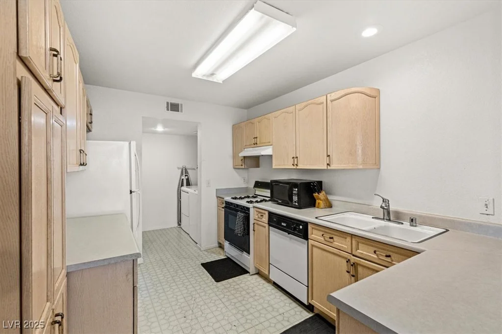 7729 Almeria, Las Vegas, NV 89128