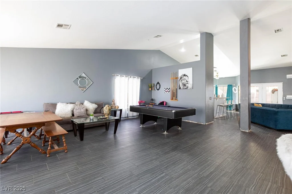 207 Charter Oak, Henderson, NV 89074