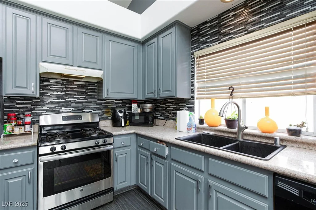 207 Charter Oak, Henderson, NV 89074