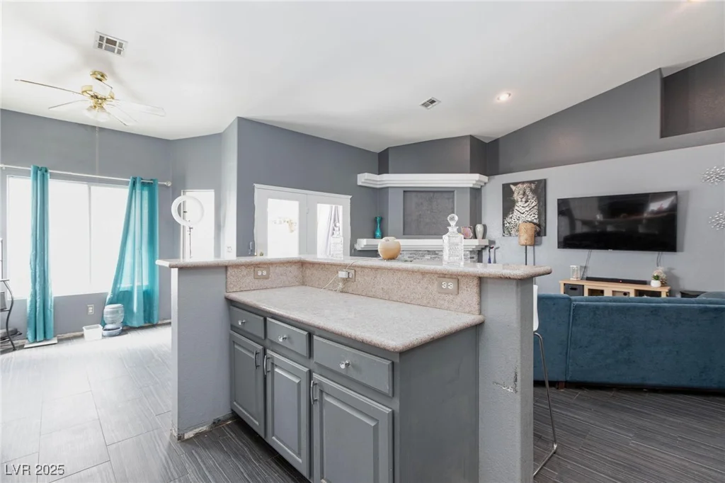 207 Charter Oak, Henderson, NV 89074