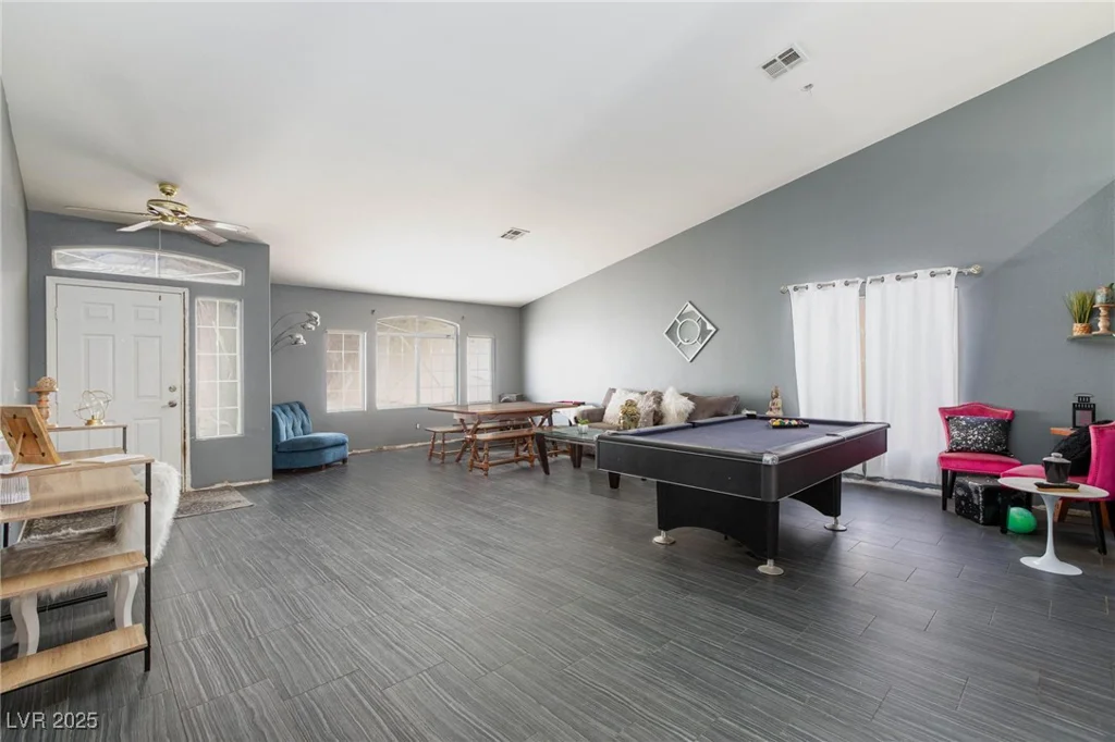 207 Charter Oak, Henderson, NV 89074