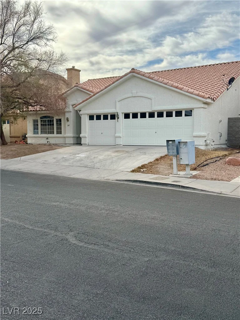 207 Charter Oak, Henderson, NV 89074