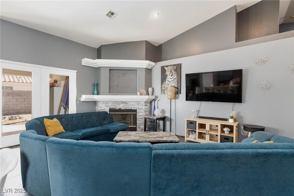 207 Charter Oak, Henderson, NV 89074