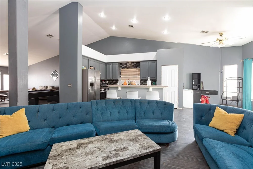 207 Charter Oak, Henderson, NV 89074