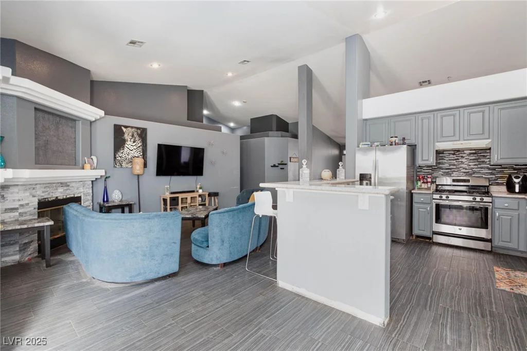 207 Charter Oak, Henderson, NV 89074