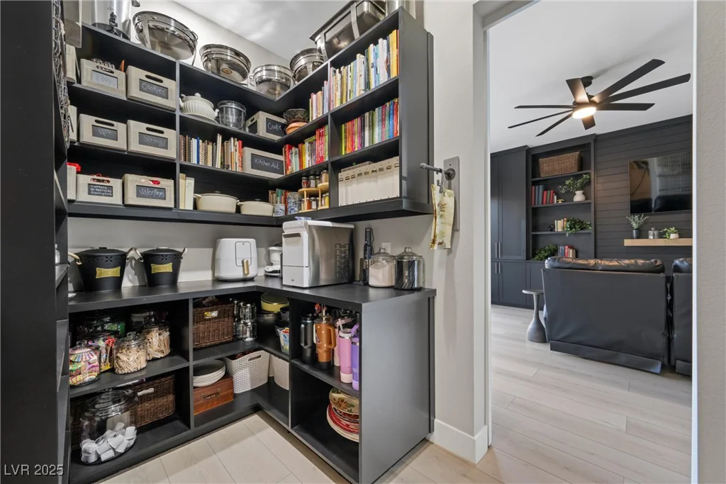 6833 Desert Crimson, Las Vegas, NV 89148