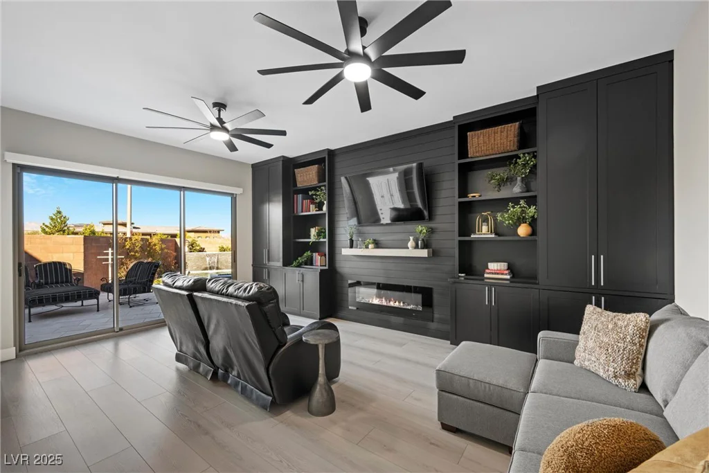 6833 Desert Crimson, Las Vegas, NV 89148