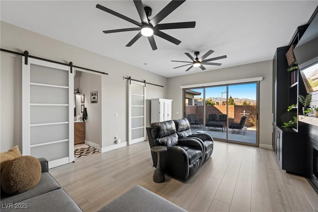 6833 Desert Crimson, Las Vegas, NV 89148