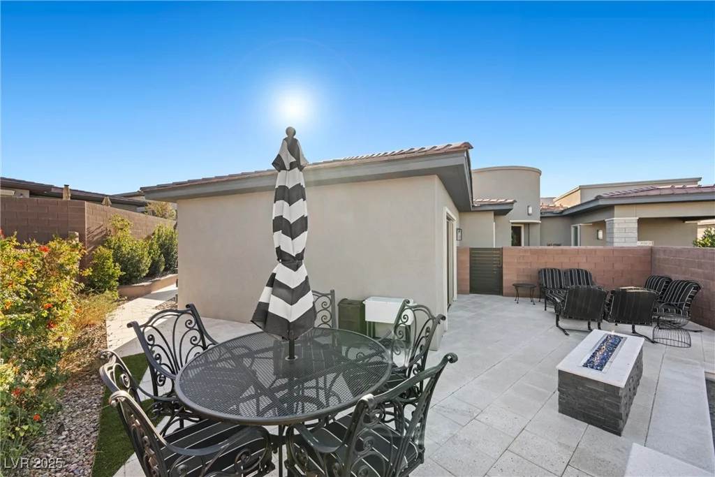 6833 Desert Crimson, Las Vegas, NV 89148