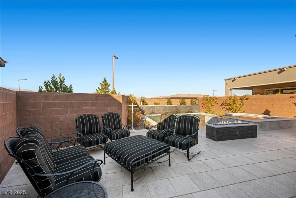 6833 Desert Crimson, Las Vegas, NV 89148