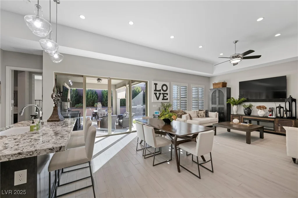 6833 Desert Crimson, Las Vegas, NV 89148