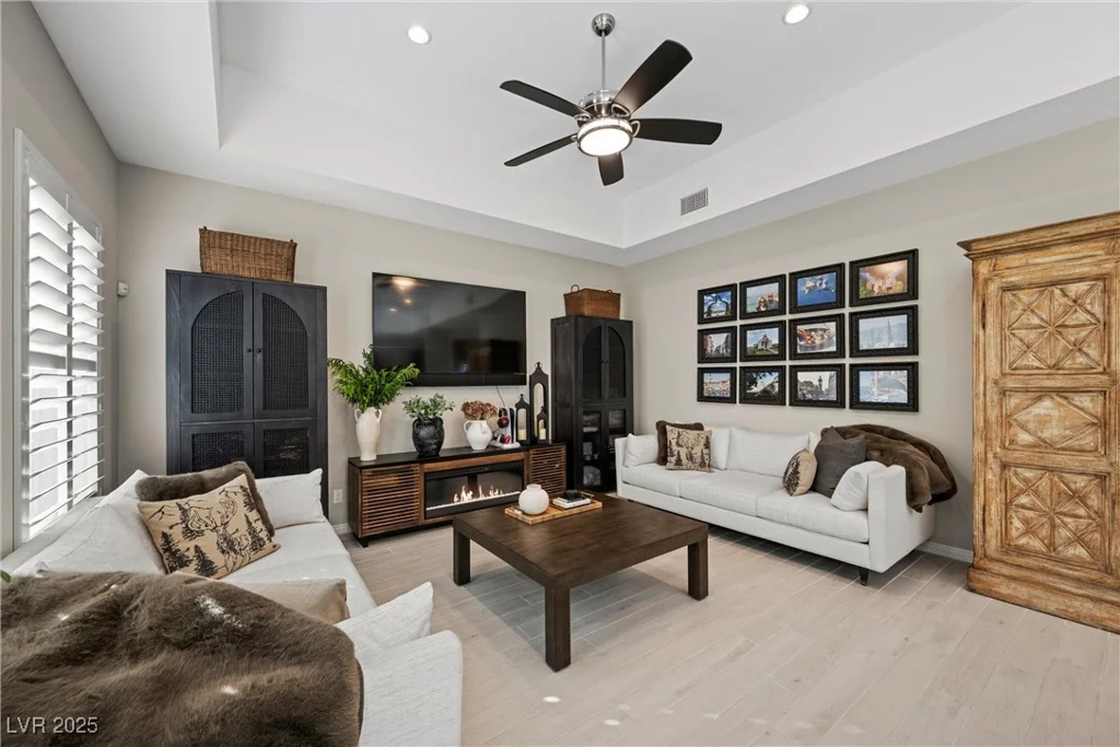 6833 Desert Crimson, Las Vegas, NV 89148