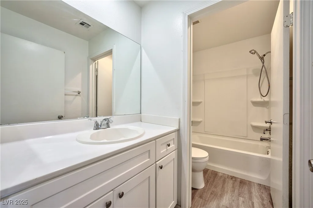 4059 Halfmoon Bay, Las Vegas, NV 89115