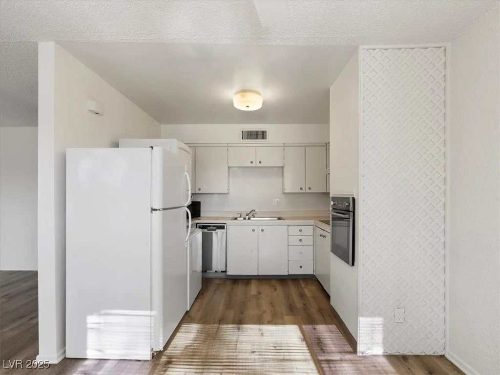 350 Desert Inn, Las Vegas, NV 89109