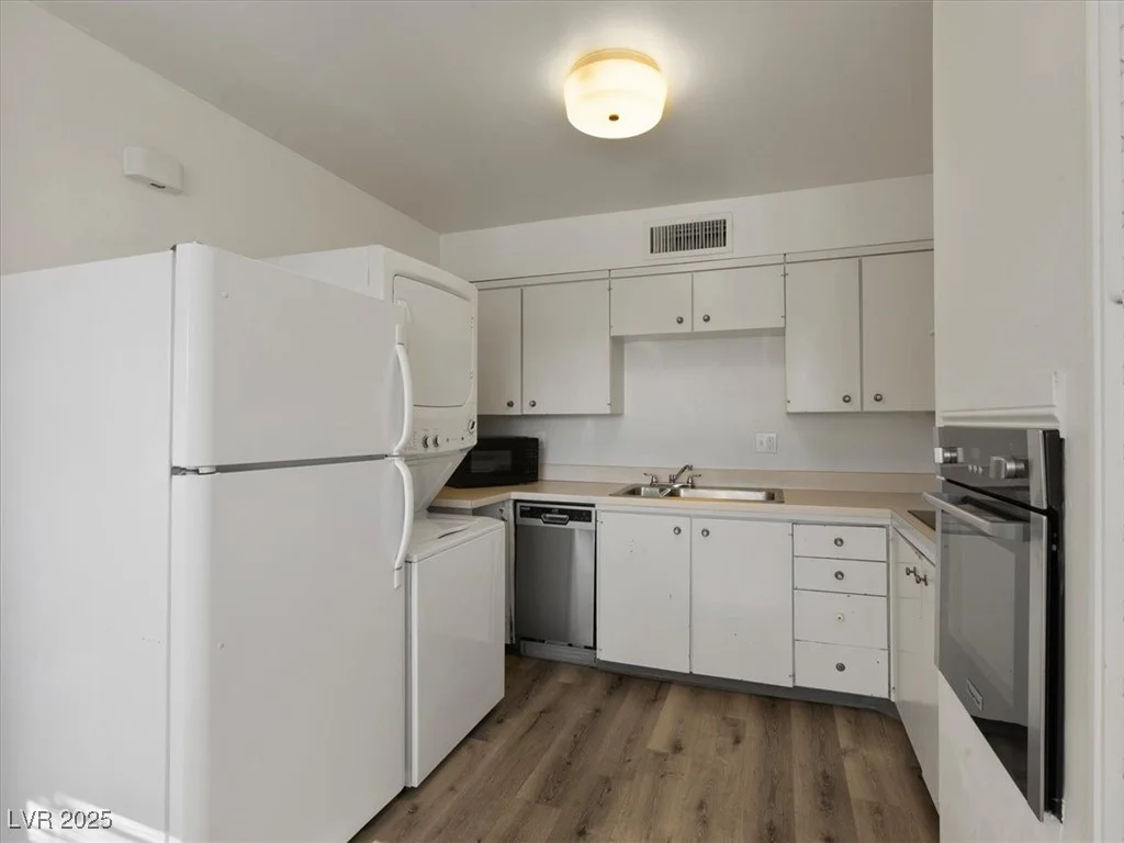 350 Desert Inn, Las Vegas, NV 89109
