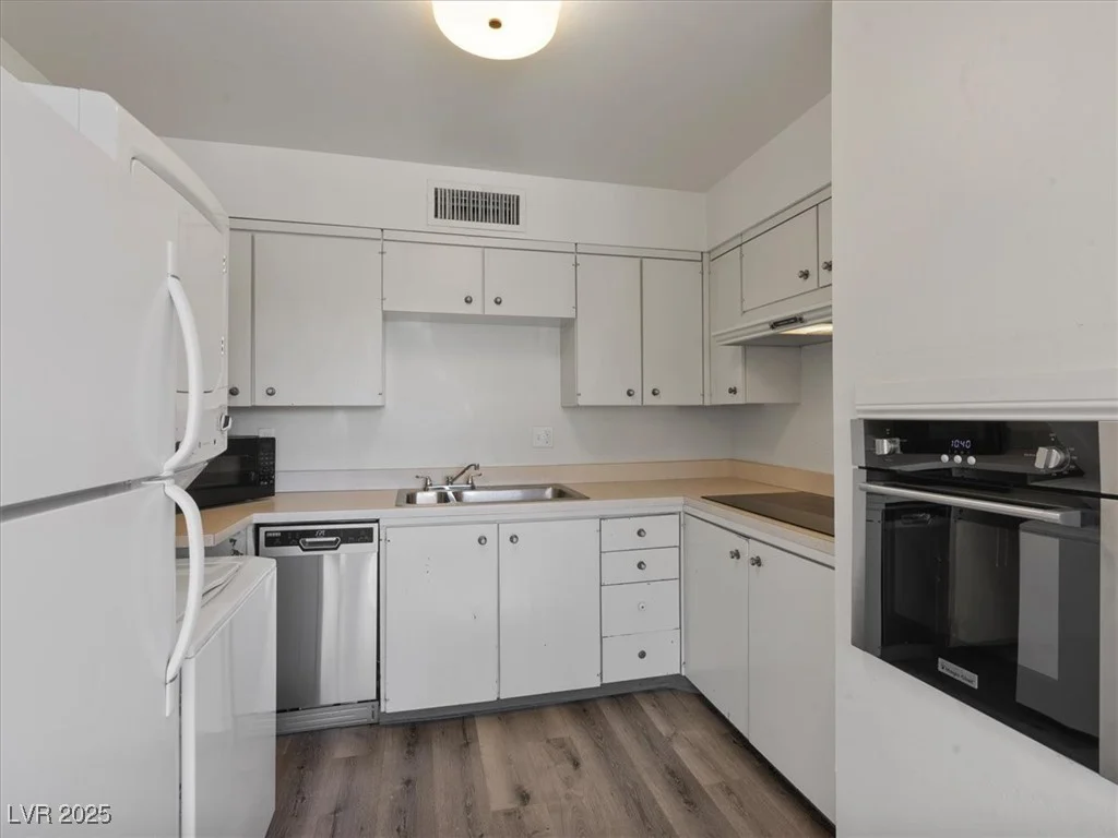 350 Desert Inn, Las Vegas, NV 89109