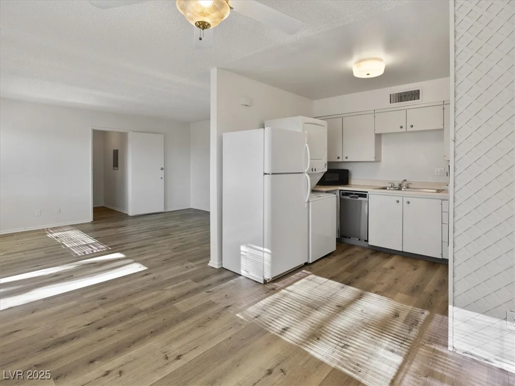 350 Desert Inn, Las Vegas, NV 89109