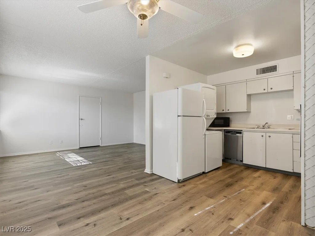 350 Desert Inn, Las Vegas, NV 89109