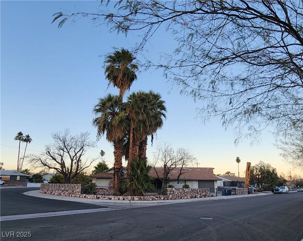 1808 Loch Lomond, Las Vegas, NV 89102