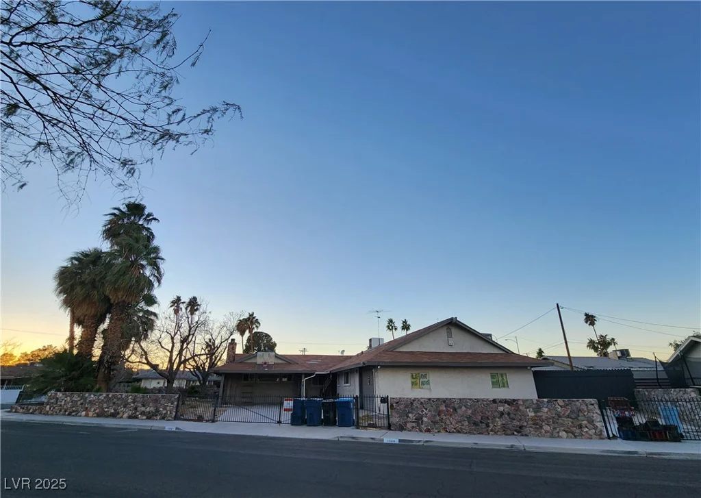 1808 Loch Lomond, Las Vegas, NV 89102