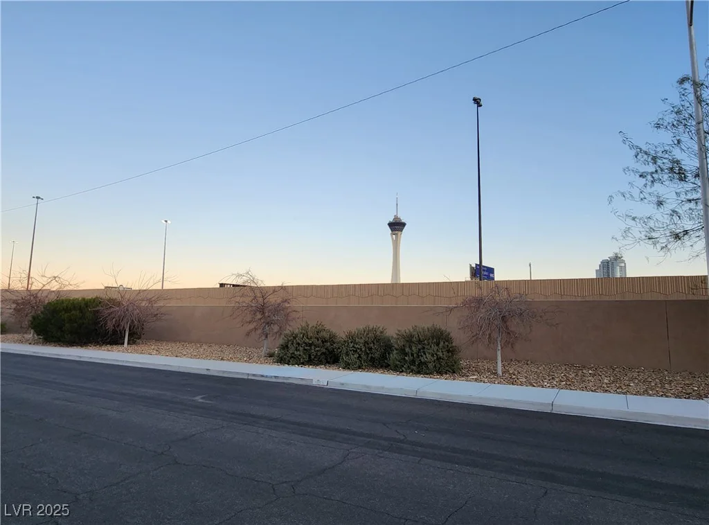 1808 Loch Lomond, Las Vegas, NV 89102