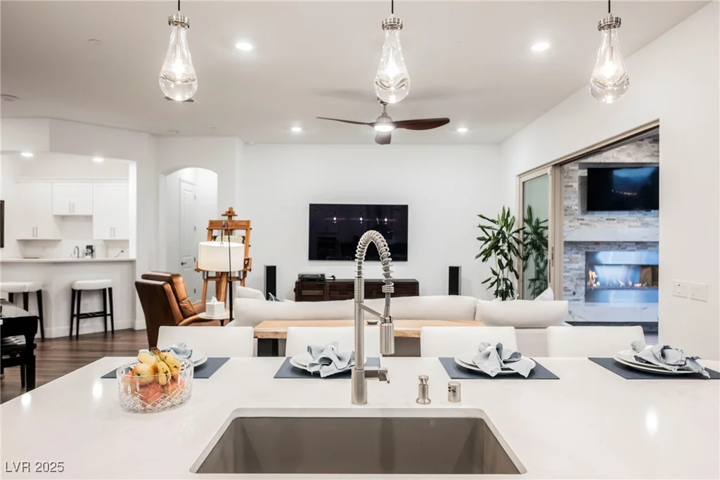 140 Springbough, Las Vegas, NV 89138