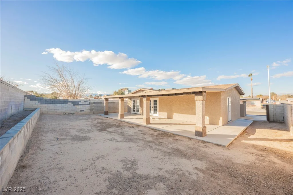 6215 Newville, Las Vegas, NV 89103