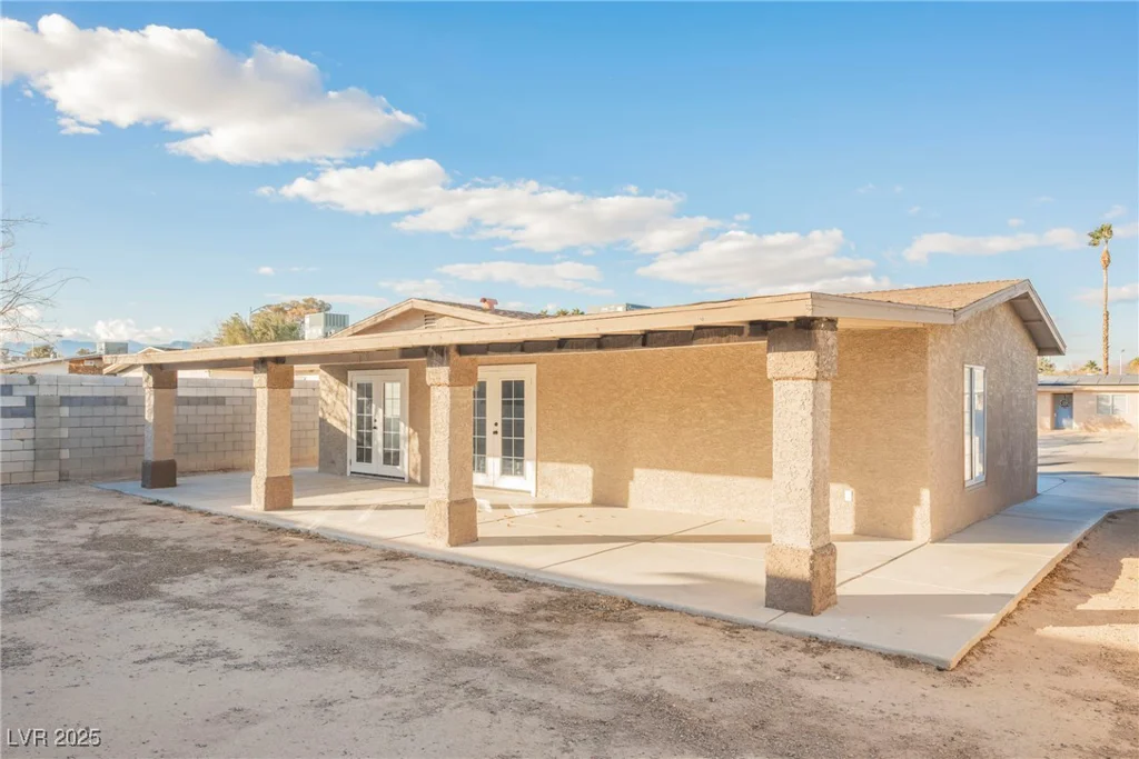 6215 Newville, Las Vegas, NV 89103