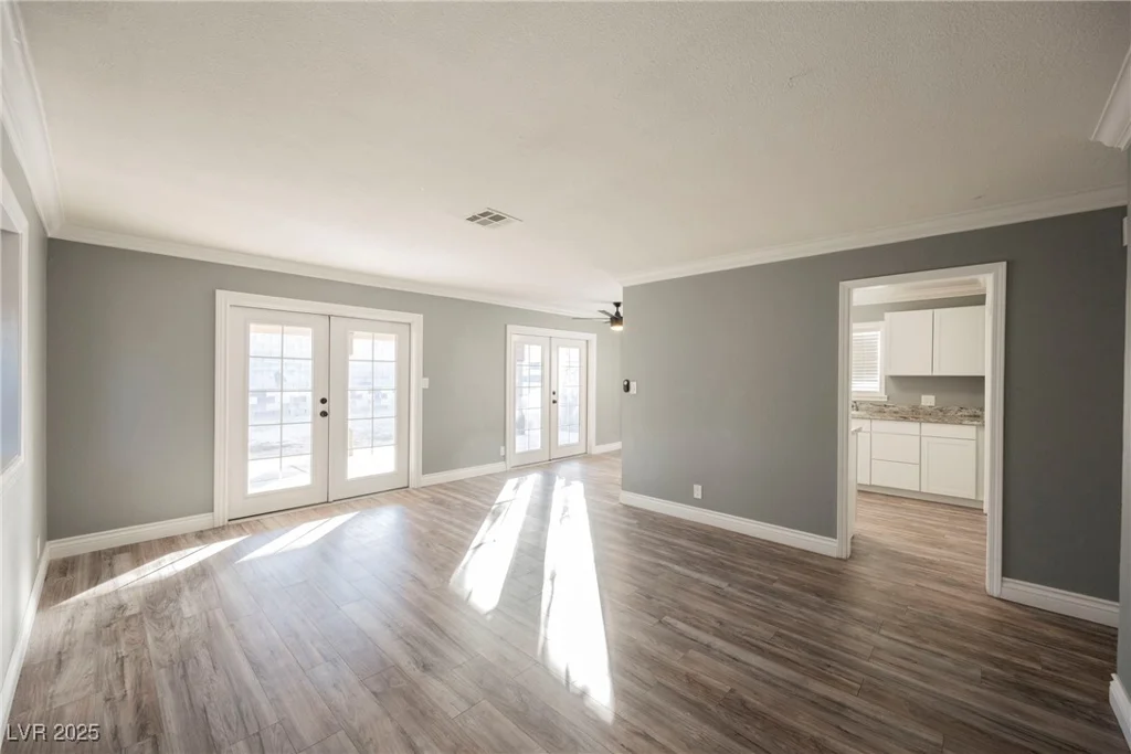 6215 Newville, Las Vegas, NV 89103