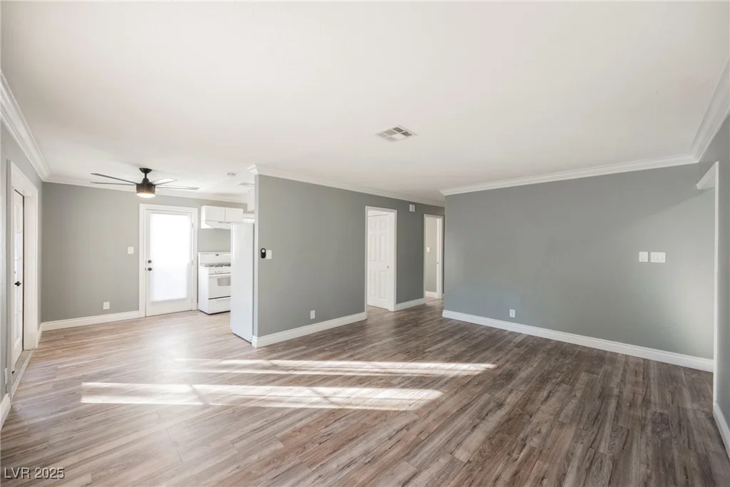 6215 Newville, Las Vegas, NV 89103