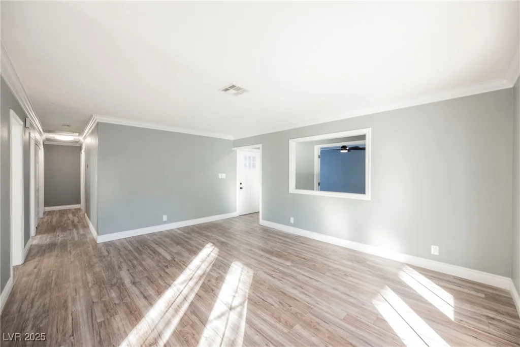 6215 Newville, Las Vegas, NV 89103