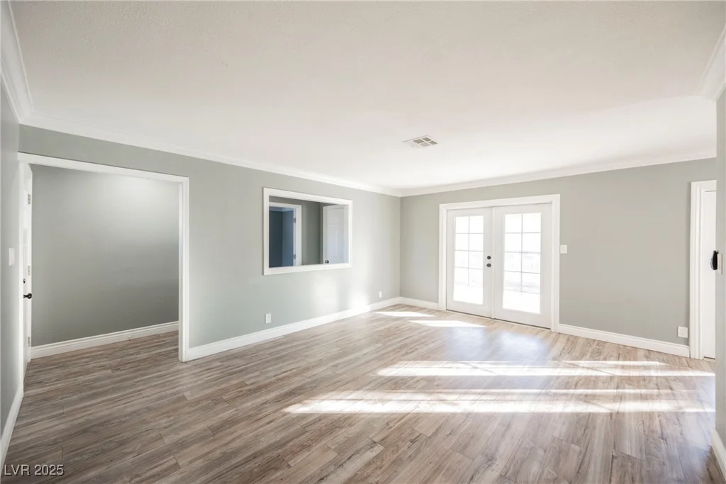 6215 Newville, Las Vegas, NV 89103