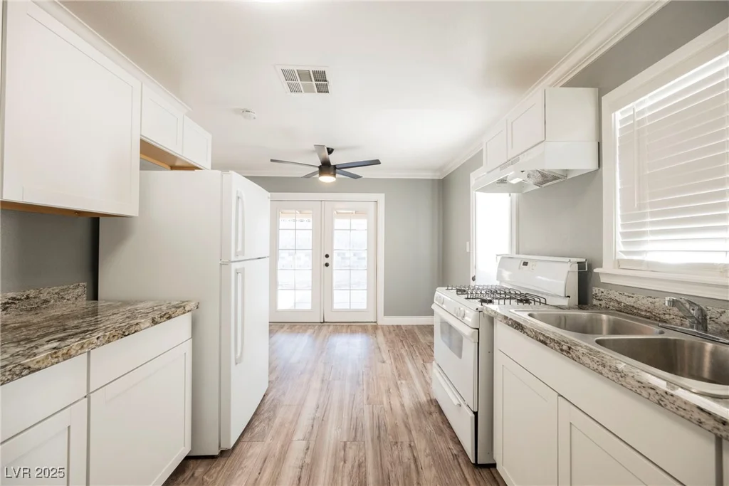 6215 Newville, Las Vegas, NV 89103