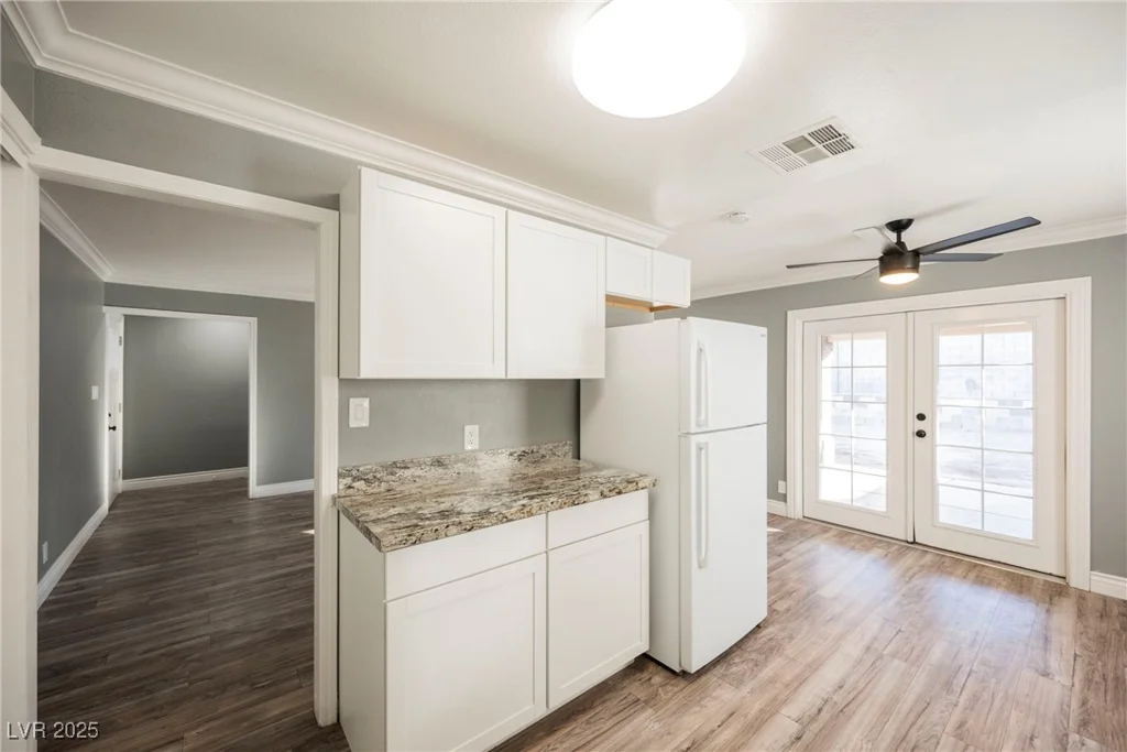 6215 Newville, Las Vegas, NV 89103
