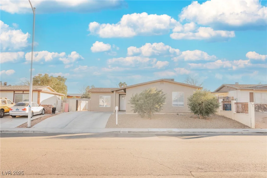 6215 Newville, Las Vegas, NV 89103