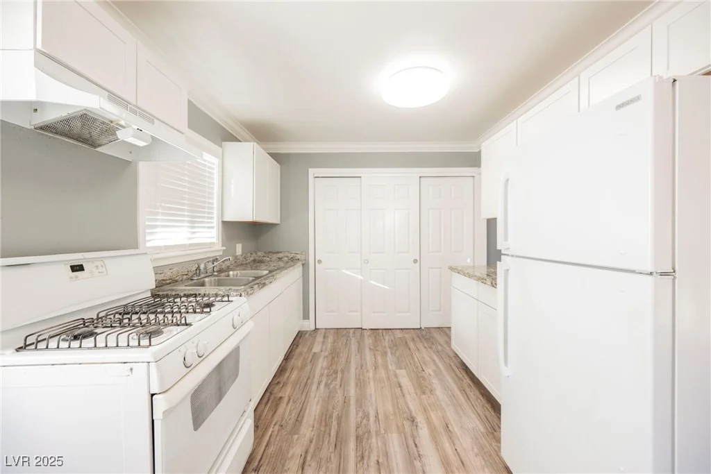 6215 Newville, Las Vegas, NV 89103
