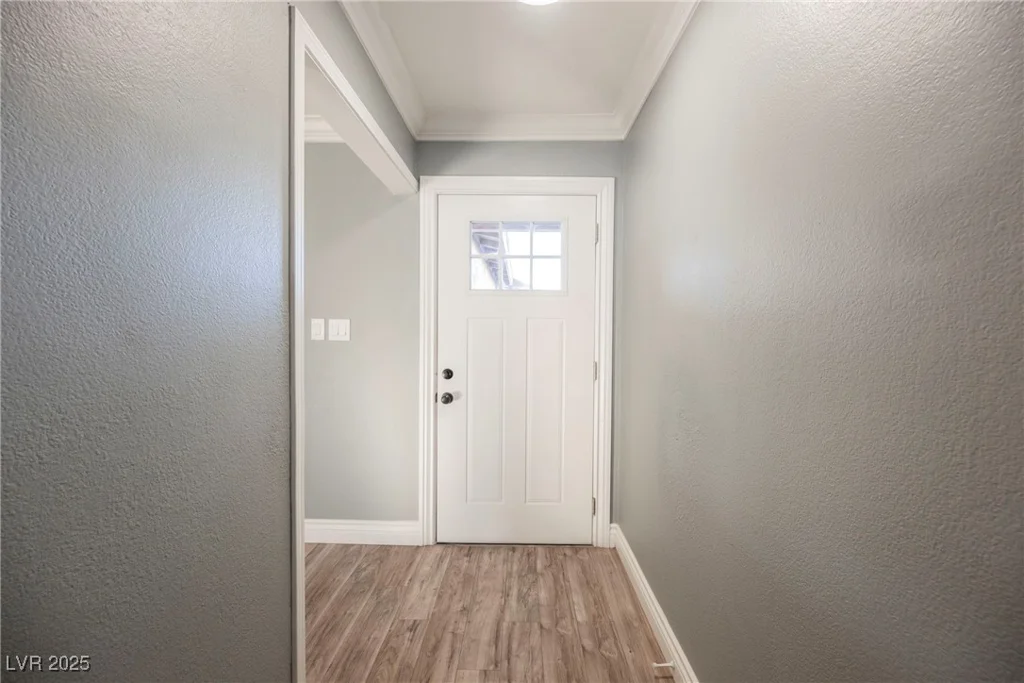6215 Newville, Las Vegas, NV 89103