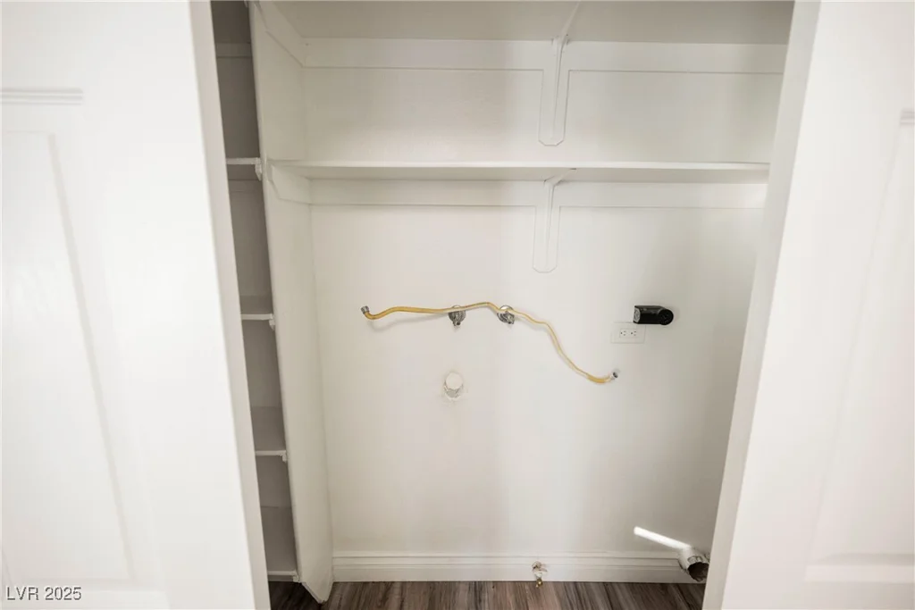 6215 Newville, Las Vegas, NV 89103