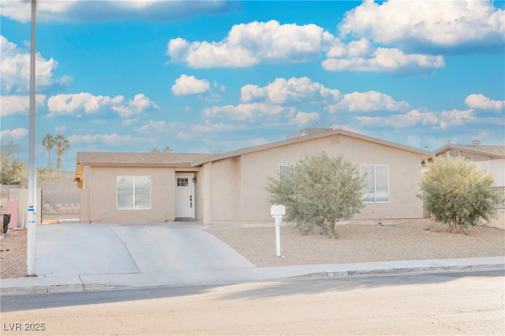 6215 Newville, Las Vegas, NV 89103