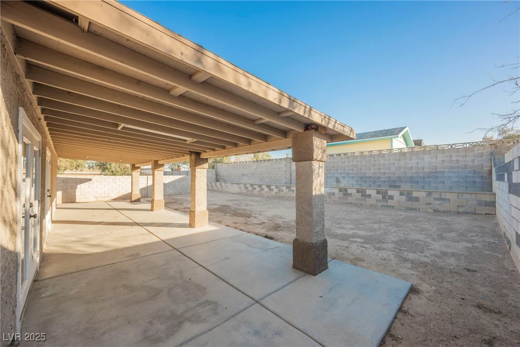 6215 Newville, Las Vegas, NV 89103