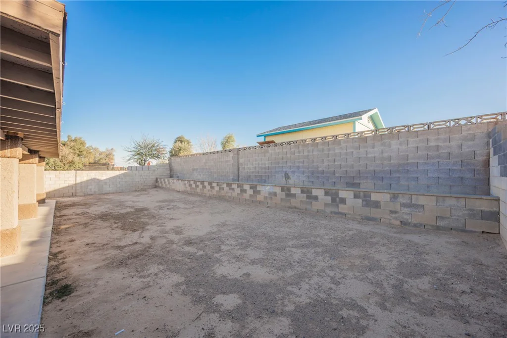 6215 Newville, Las Vegas, NV 89103