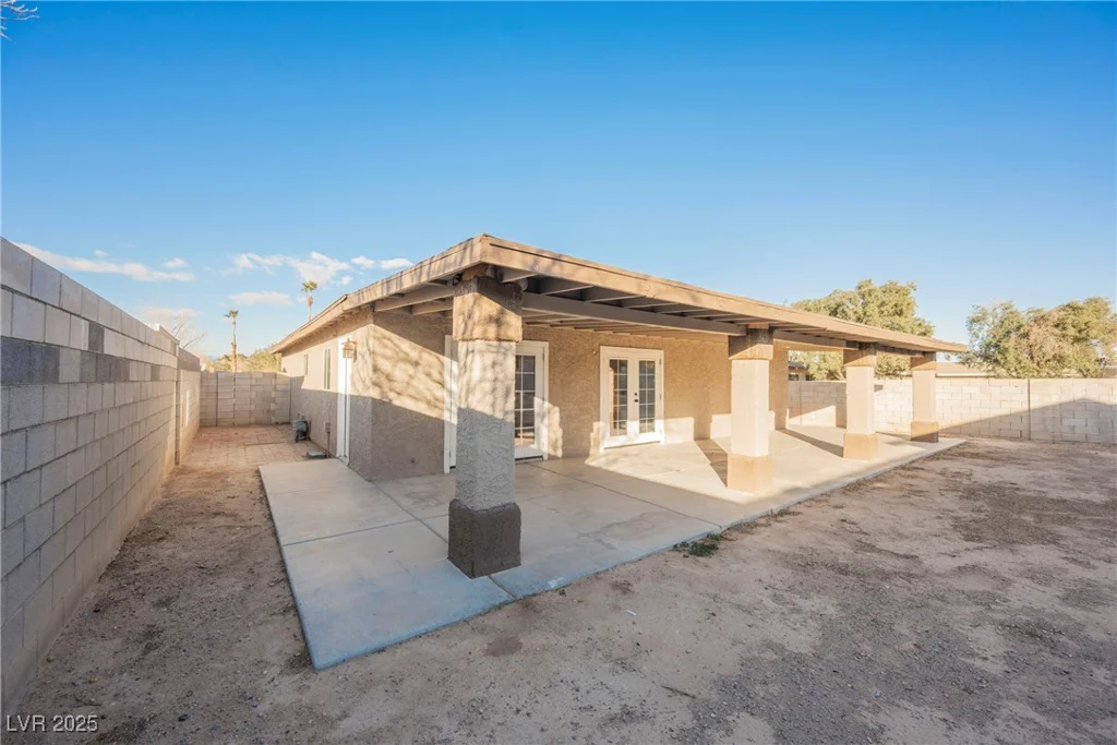 6215 Newville, Las Vegas, NV 89103
