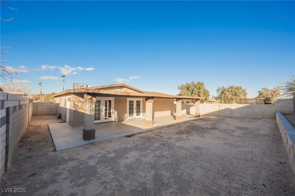 6215 Newville, Las Vegas, NV 89103
