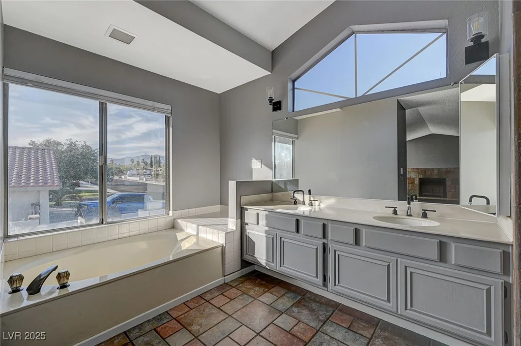 2101 Autumn Lull, Las Vegas, NV 89146