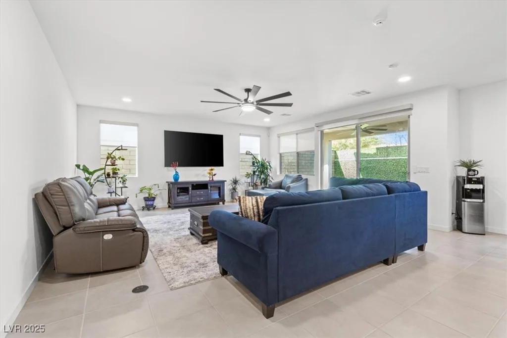6833 Desert Finch, North Las Vegas, NV 89084