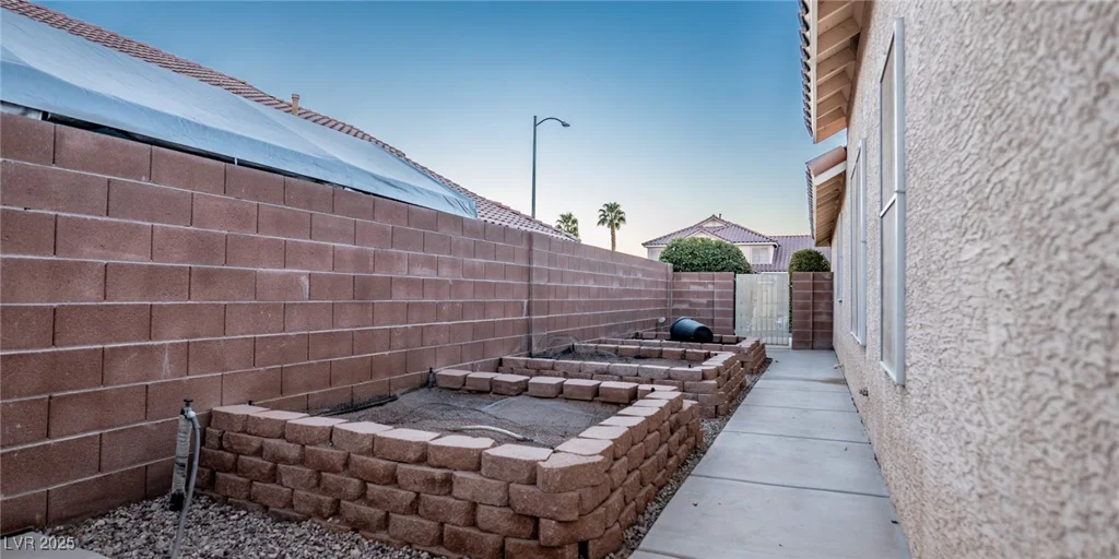 1240 Honey Lake, Las Vegas, NV 89110