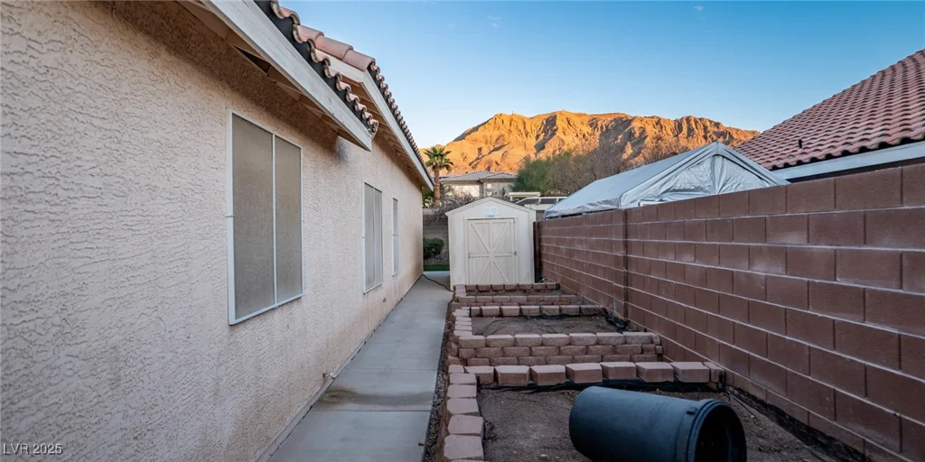 1240 Honey Lake, Las Vegas, NV 89110