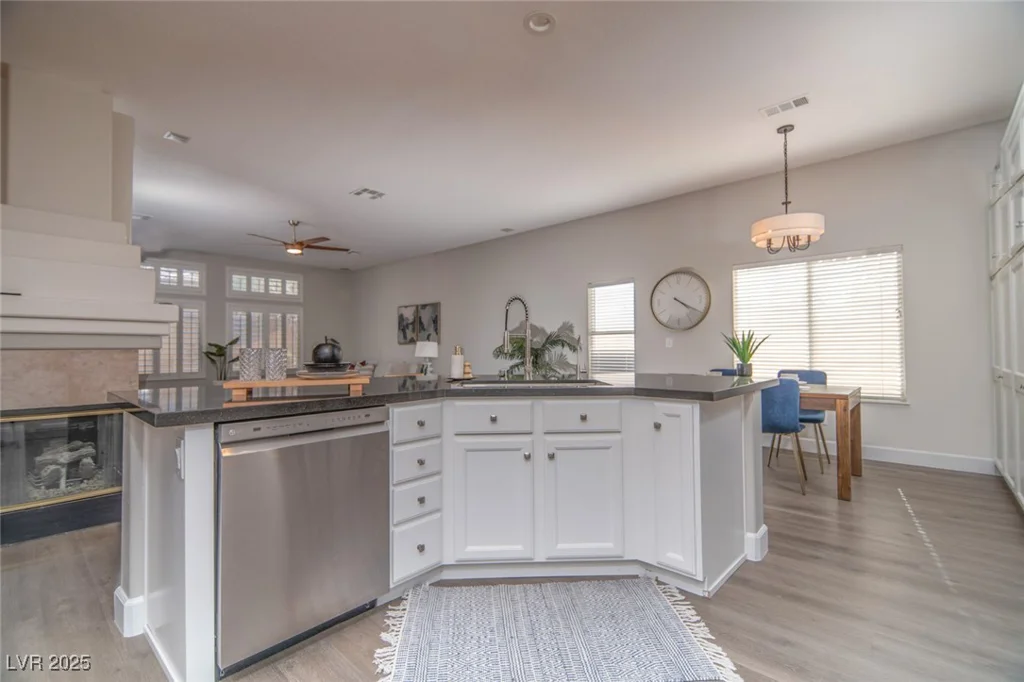 1240 Honey Lake, Las Vegas, NV 89110