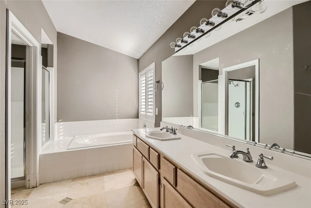 1901 Summit Pointe, Las Vegas, NV 89117